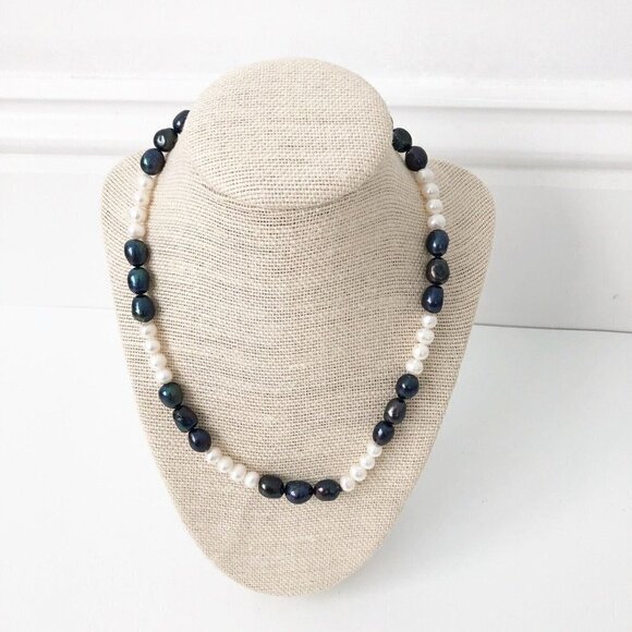 NWT Genuine Black Pearls & White Pearls Necklace Beaded - Picture 1 of 5